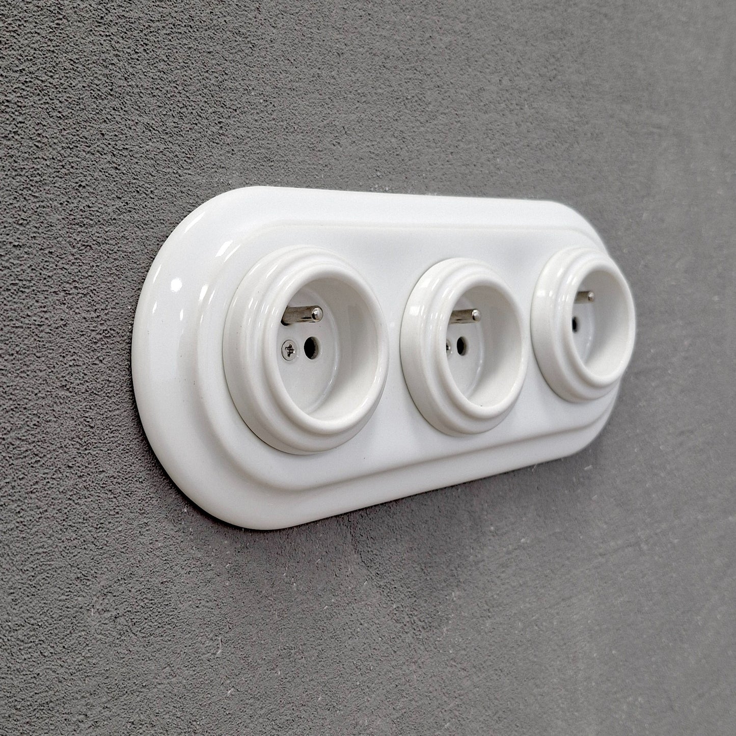Triple Power Porcelain Socket – Retro Loft Style | Vintage Design, Flush-Mounted, French Socket in White Ceramic