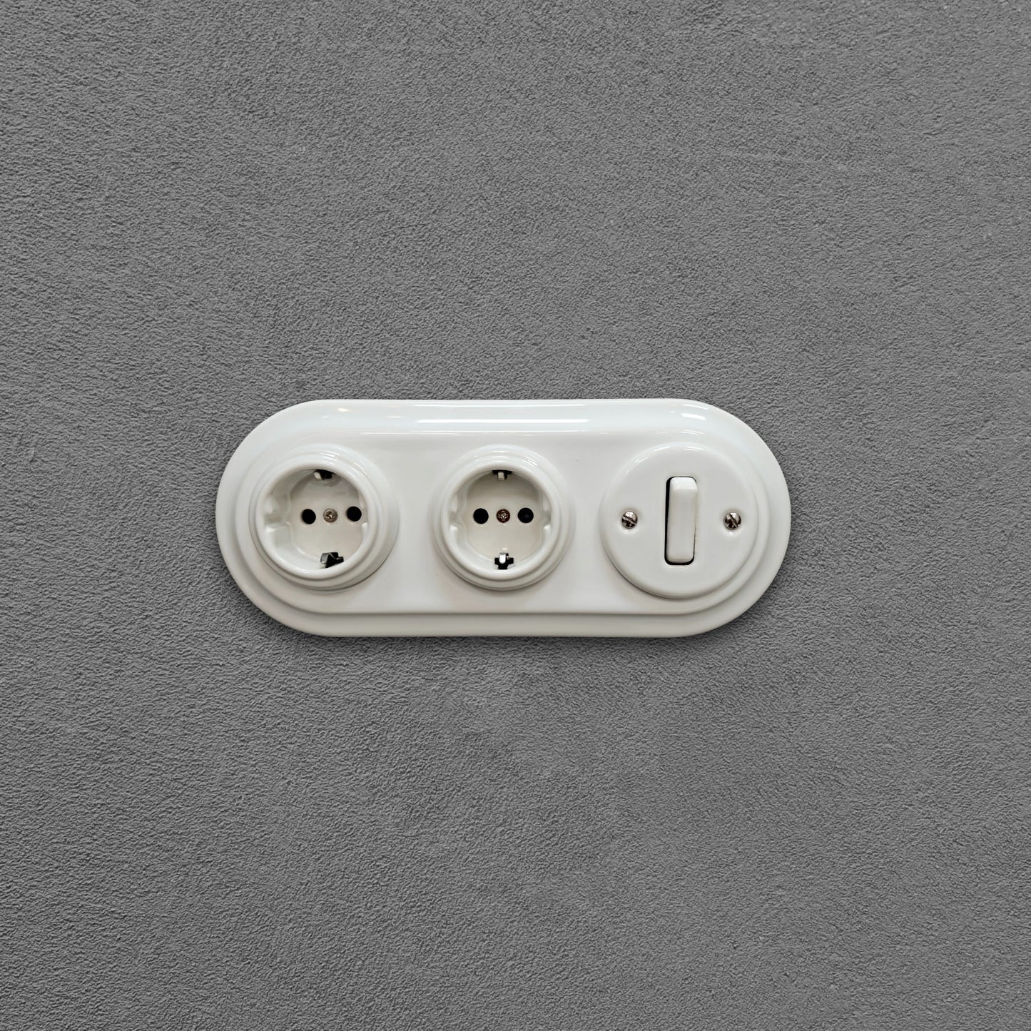 Double SCHUKO porcelain socket with light switch, white, flush-mounted