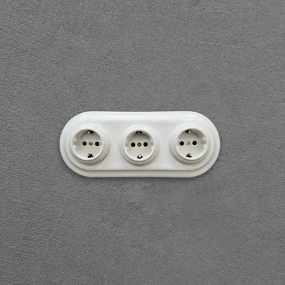 Triple SCHUKO porcelain socket, white, flush-mounted