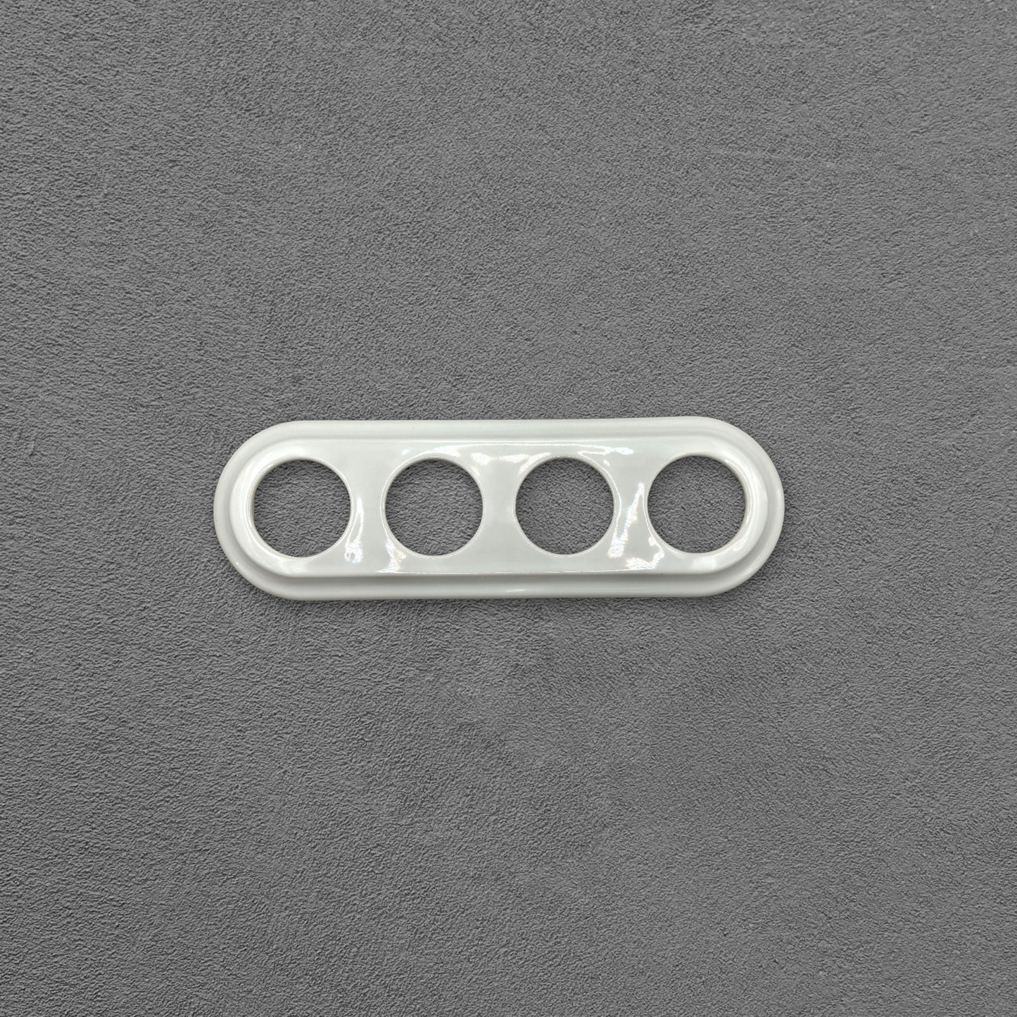 white porcelain quadruple frame, flush-mount