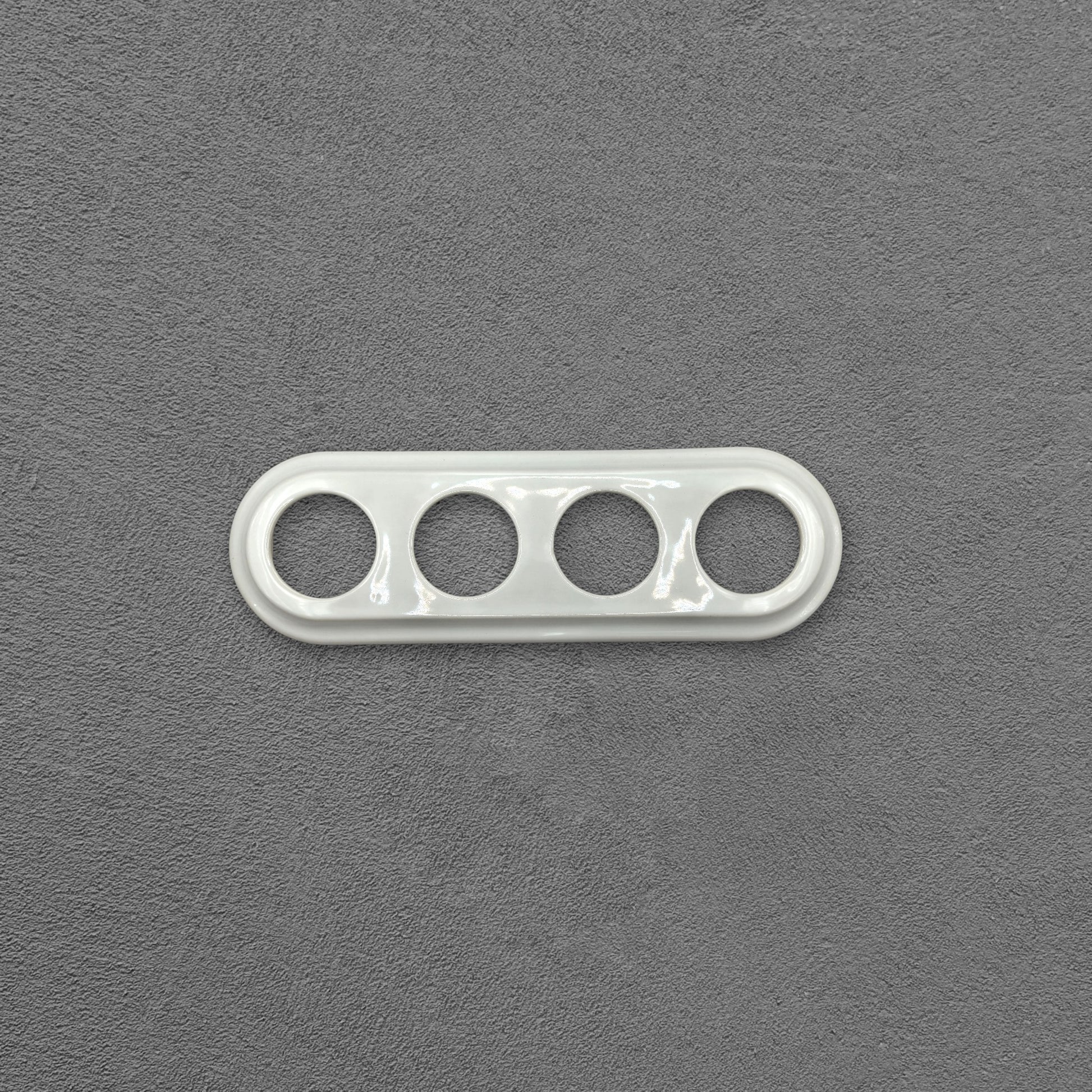 white porcelain quadruple frame, flush-mount