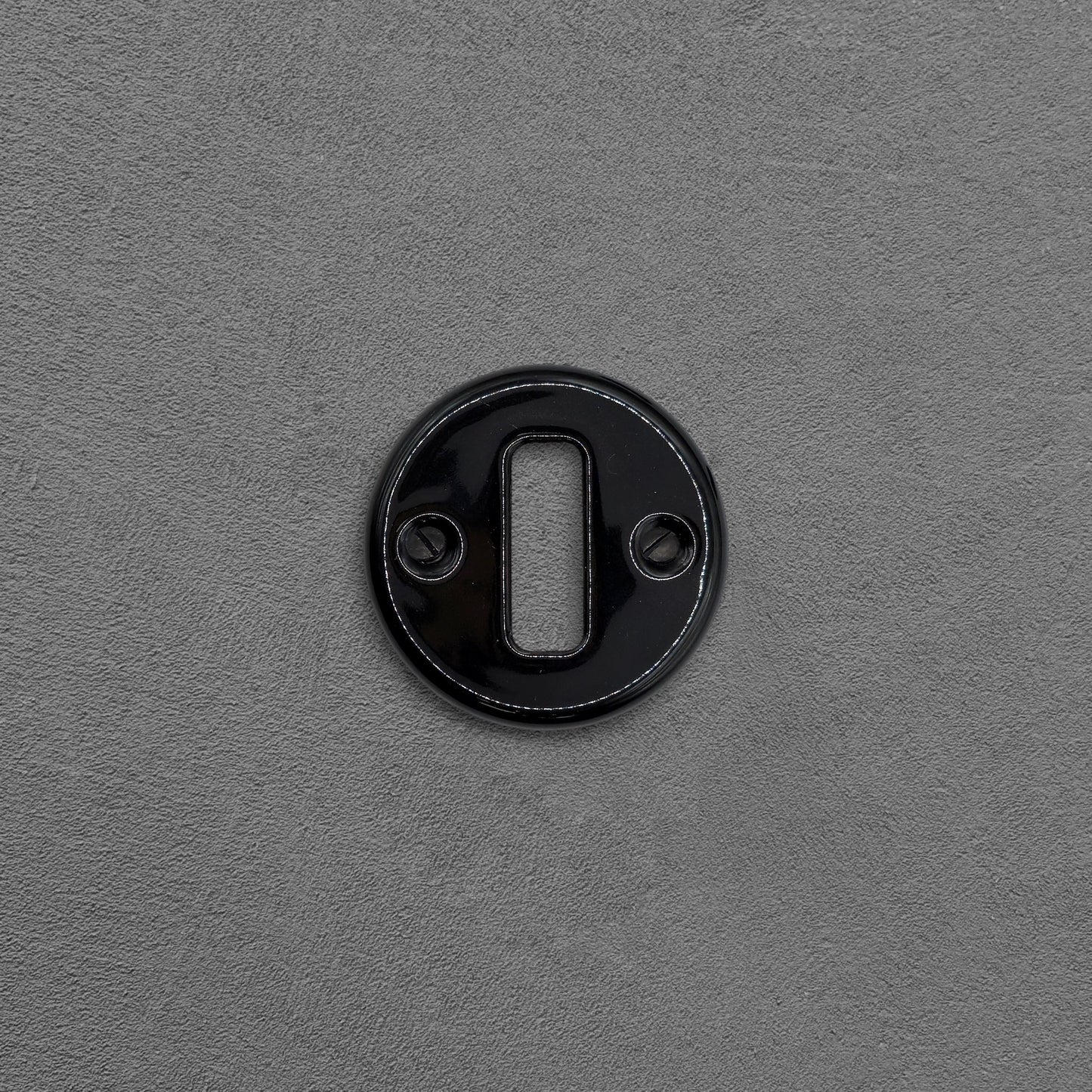 black porcelain 1-gang light switch cover, flush-mount