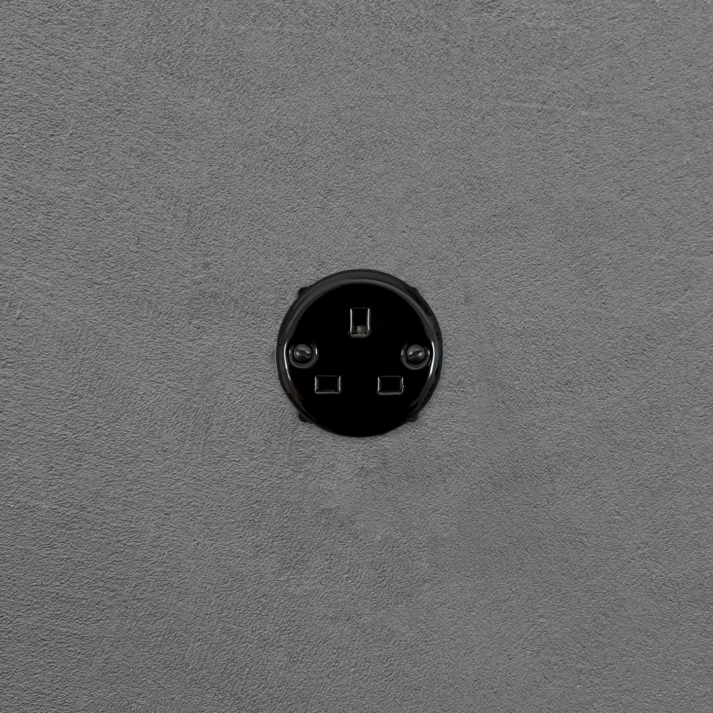 Flush Mount UK Plug Socket Insert (Type G) – Single 3-Pin Grounded Outlet in Black Porcelain