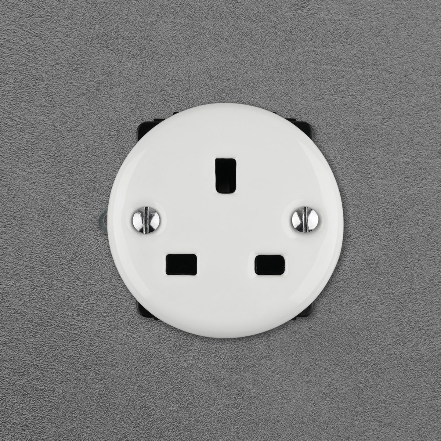 Flush Mount UK Plug Socket Insert (Type G) – Single 3-Pin Grounded Outlet in White Porcelain