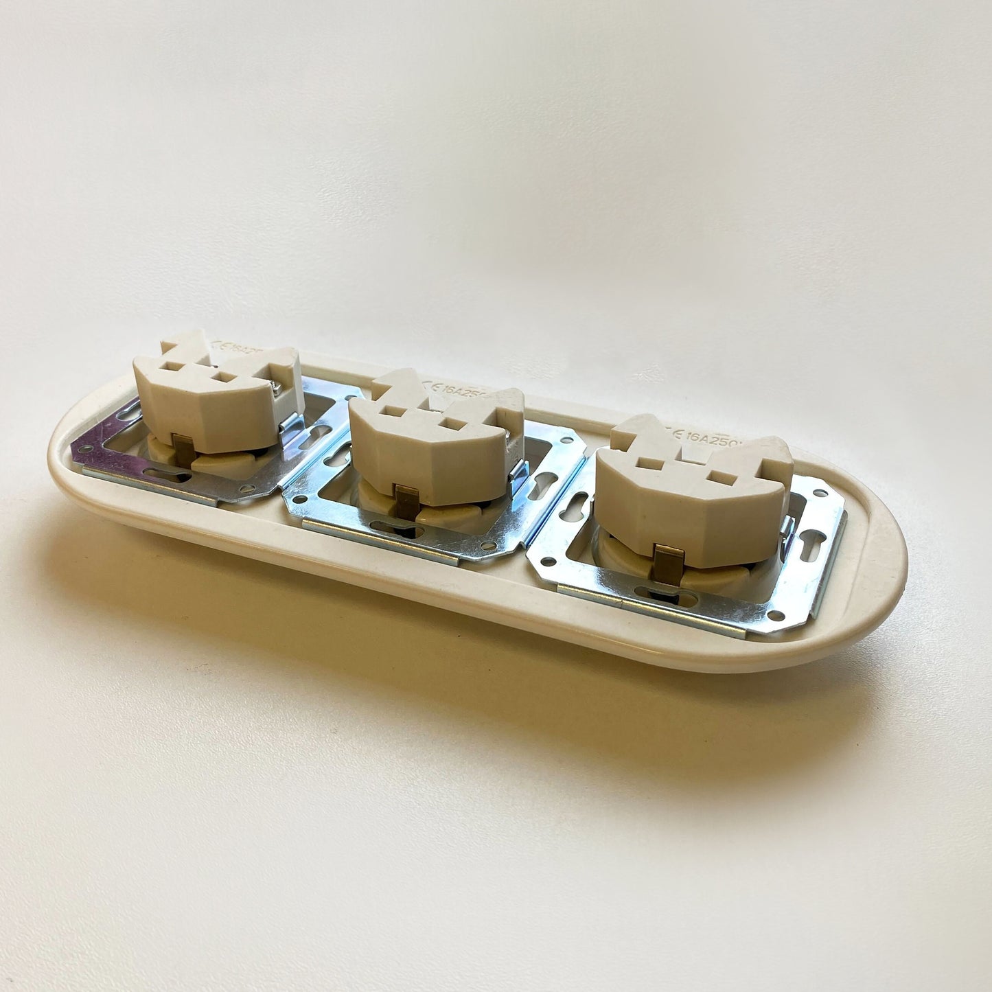Triple Power Socket Porcelain Loft Retro Electrical German Schuko Flush-Mounting Vintage Cottage Ceramic White