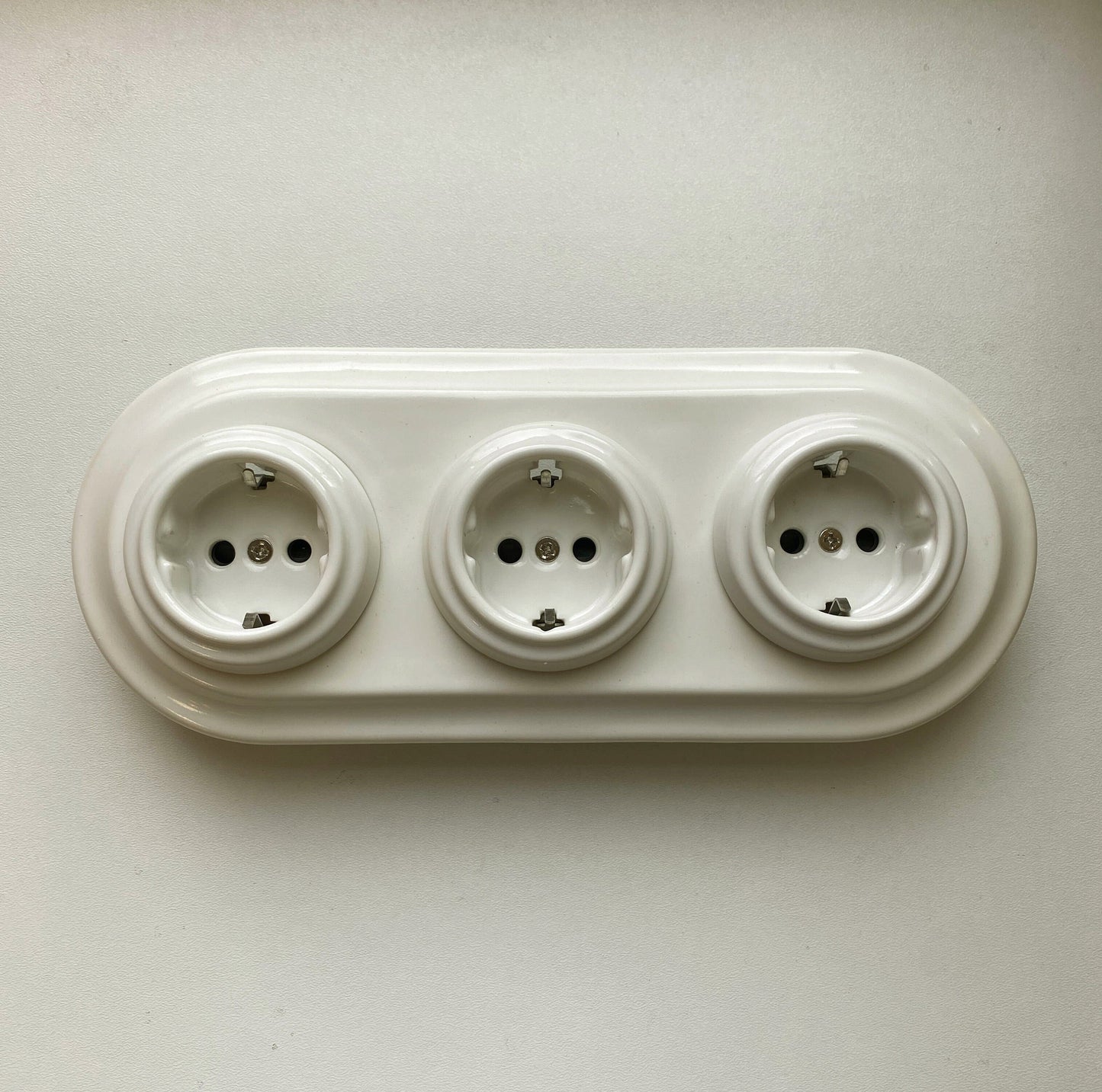 Triple Power Socket Porcelain Loft Retro Electrical German Schuko Flush-Mounting Vintage Cottage Ceramic White