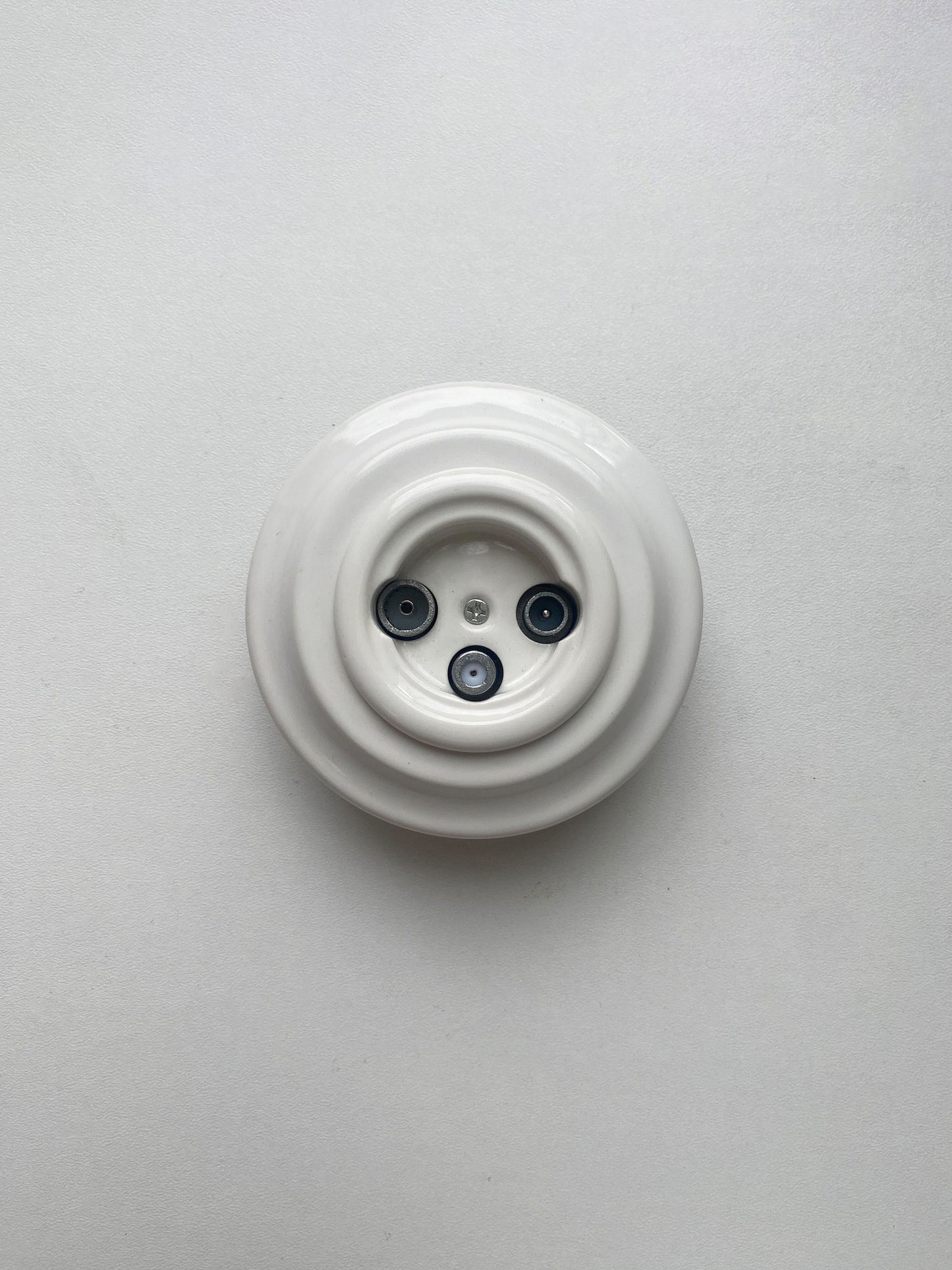 Porcelain Loft Retro TV/SAT Socket Flush-Mounting Vintage Cottage Ceramic White