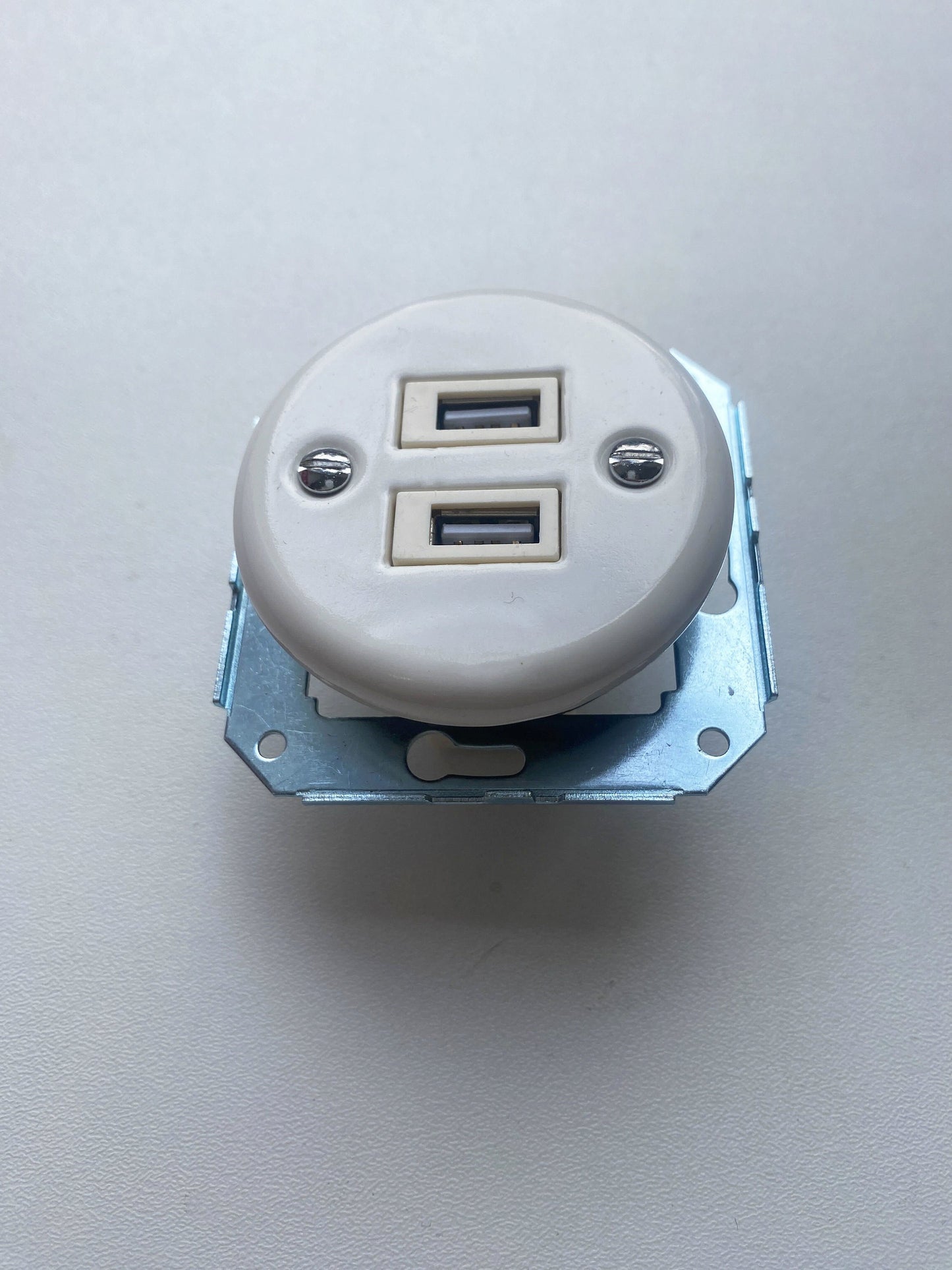 Power Socket Insert Porcelain Loft Retro USB Charging Socket Flush-Mounting Vintage Cottage Ceramic White