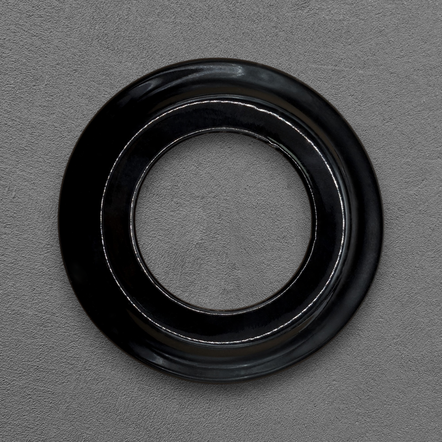 black porcelain single frame, flush-mount, front