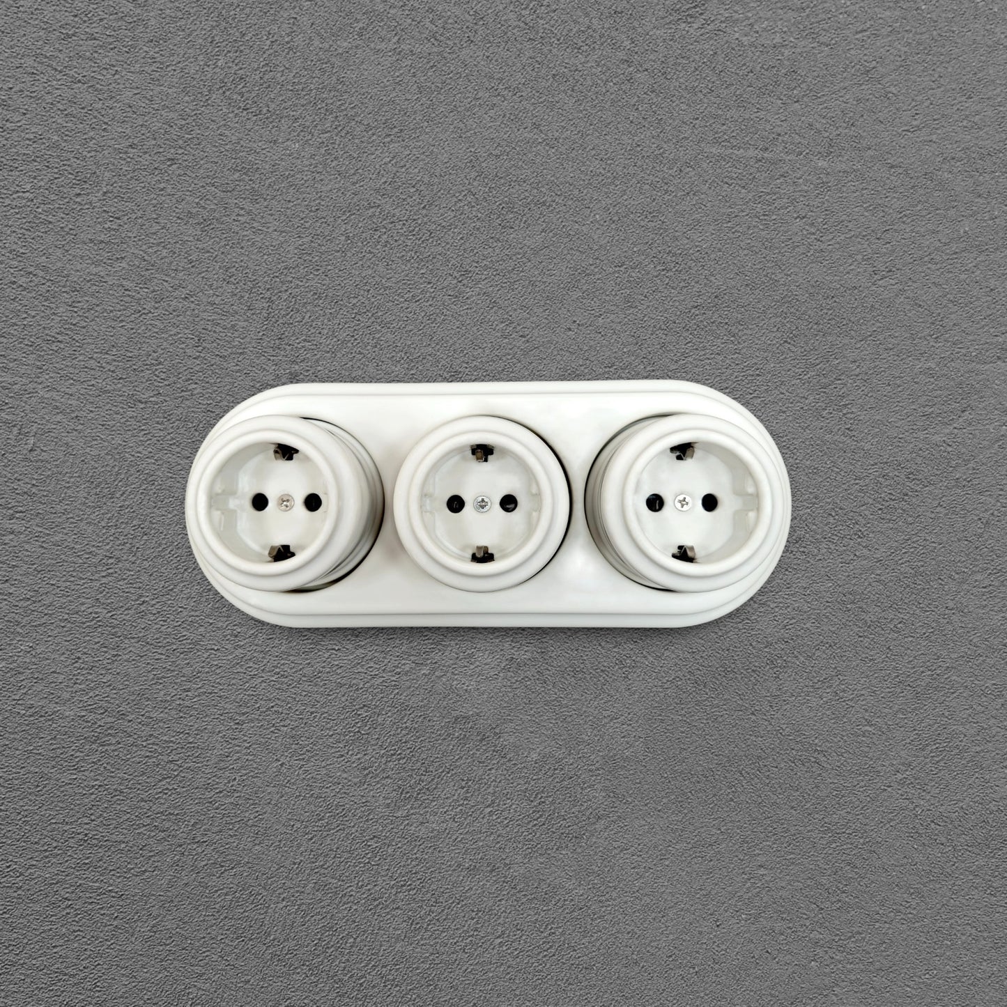 Retro Style White Ceramic Triple German Schuko Socket Surface-Mounting Childproof