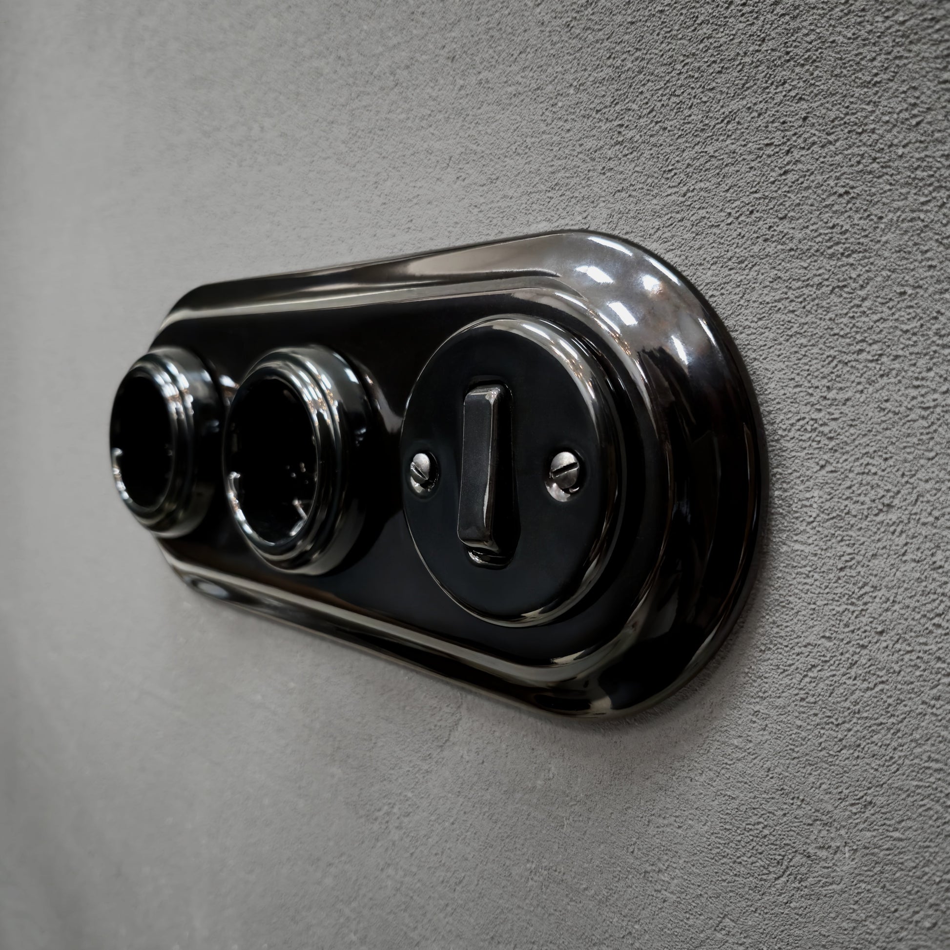 Double SCHUKO porcelain socket with light switch, black, flush-mounted, side