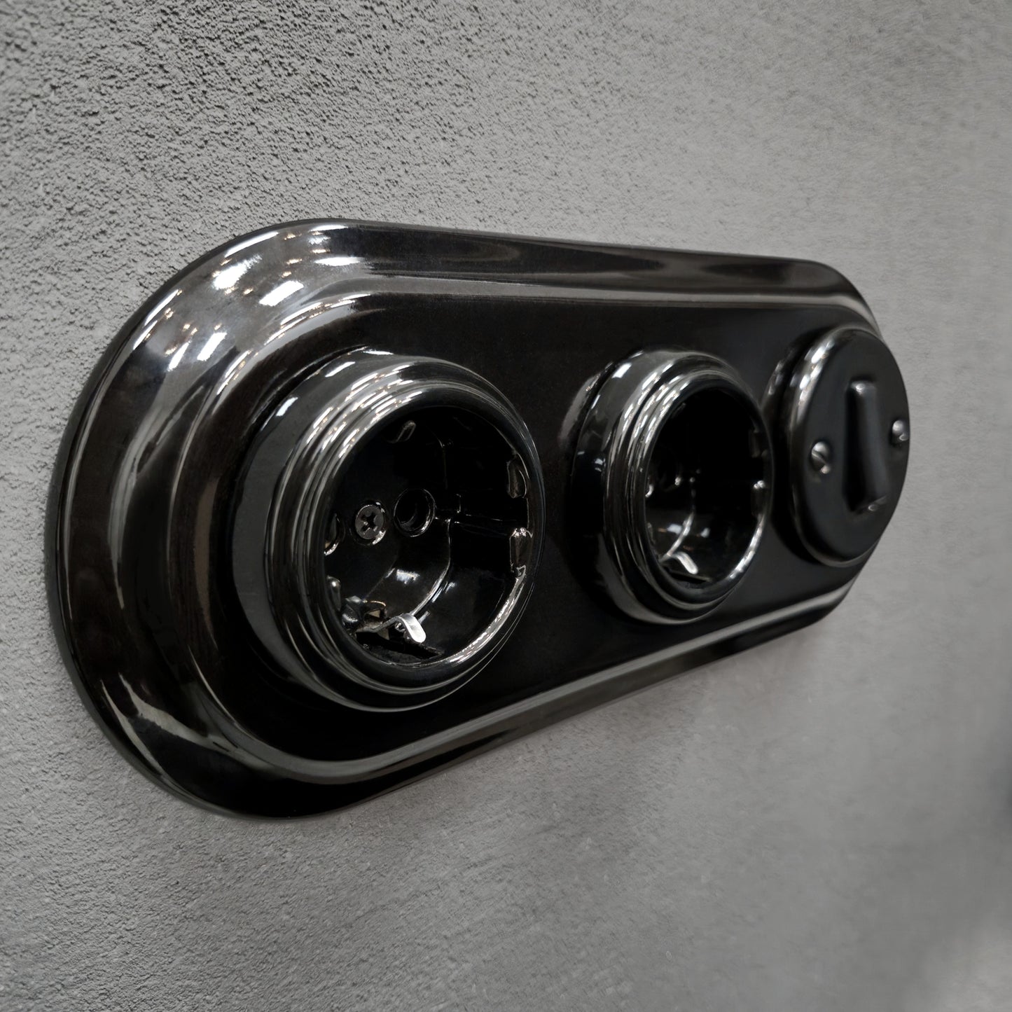 Double SCHUKO porcelain socket with light switch, black, flush-mounted, side view