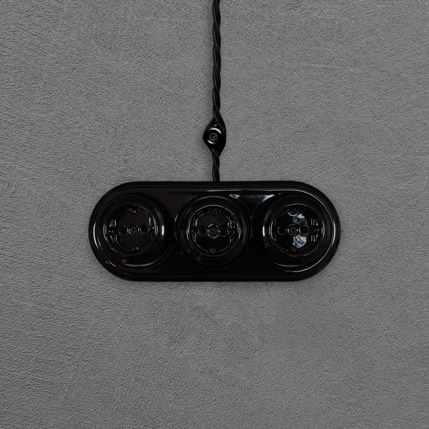 Triple SCHUKO porcelain socket, black, surface-mounted